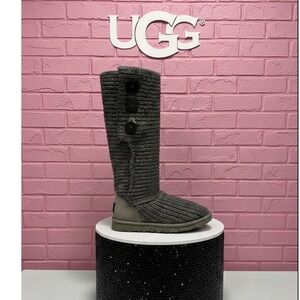 🤑UGG Australia 🩶🩷Y2k pop star ⭐️ Classic Cardy Grey Knit Button Boots  Size 6